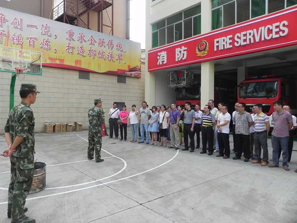 龙华大队节前开展消防站开放日活动　牢筑消防